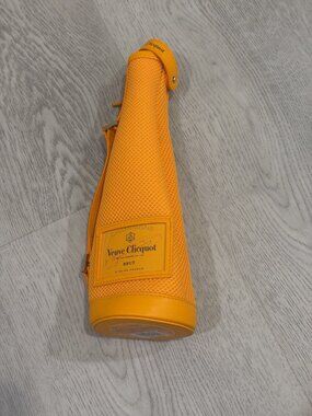 Veuve Clicquot Brut Champagne Ice Jacket Insulated Zippered Sleeve 750ML bottle